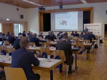 Präsentation von Kunststoffverarbeitende Unternehmen, kunststoffaffine Maschinenbauer oder Dienstleister